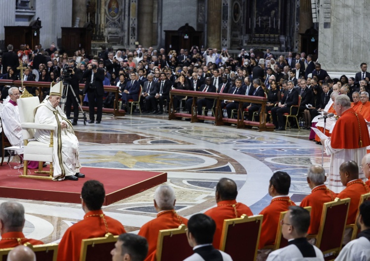 Papież Franciszek Franciszek podczas konsystorza: kardynał winien odważnie troszczyć się tak o rzeczy wielkie, jak i małe