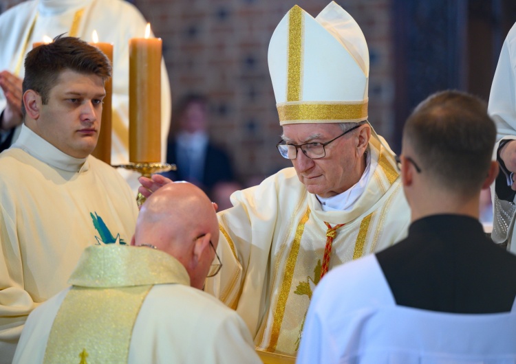 kard. Pietro Parolin, abp Tomasz Grysa Poznań: kard. Pietro Parolin udzielił sakry abp. Tomaszowi Grysie 