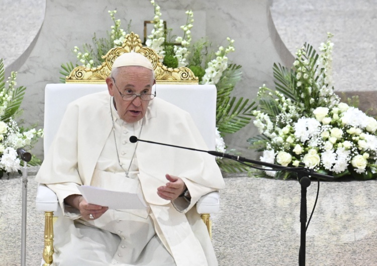 Papież Franciszek w kościele pw. Najświętszego Serca Jezusa w Manamie Papież w Manamie: 