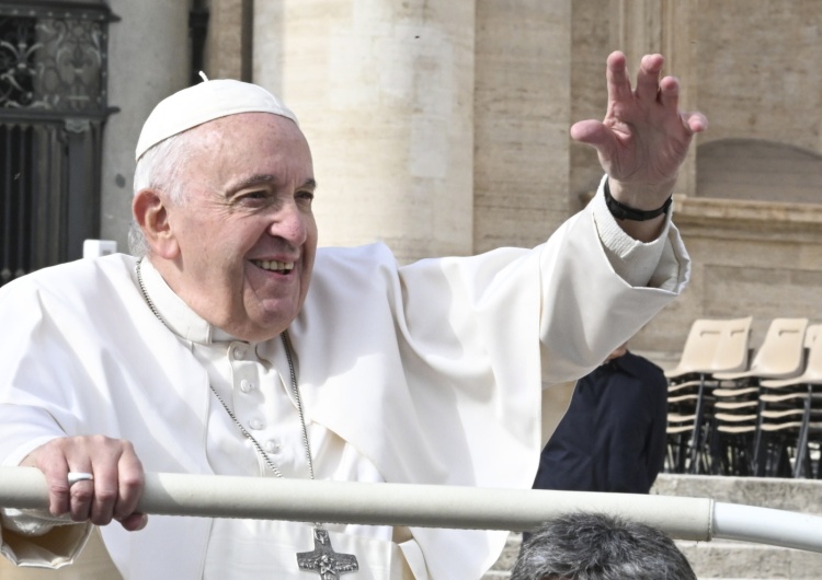 Papież Franciszek Ambasador Rosji: papież Franciszek pomaga w wymianie więźniów między Rosją a Ukrainą