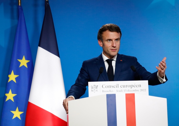 Prezydent Francji Emmanuel Macron Macron będzie dzwonił do Putina. „Wezwę go do zaprzestania bombardowań”