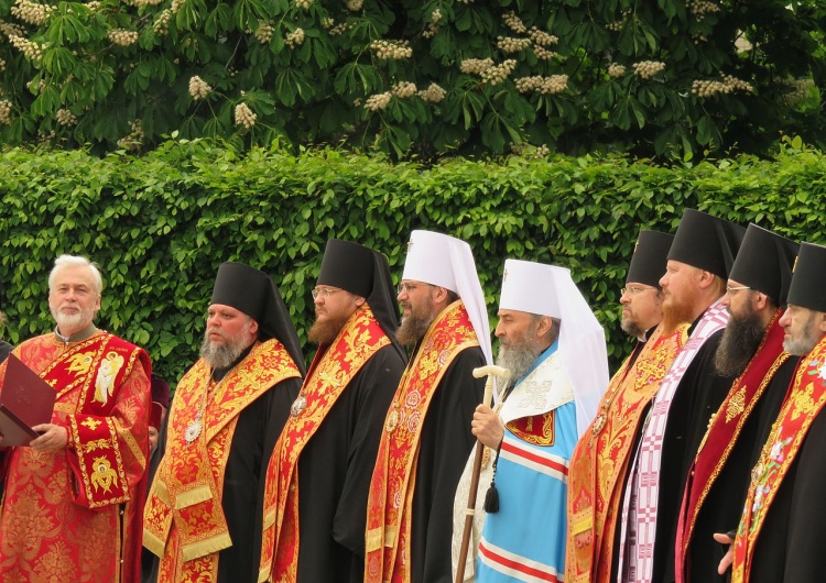 Biskupi Ukraińskiej Cerkwi Prawosławnej Patriarchatu Moskiewskiego. Na biało metropolita Onufry [Tylko u nas] Tomasz Terlikowski: Cerkiew ukraińska ogłosiła niezależność od rosyjskiej. Zmiana realna czy pozorna?