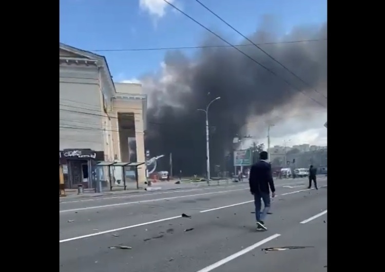 Rosyjski atak rakietowy na Winnicę Rosyjski atak rakietowy na centrum Winnicy. Zabici. Ranni. W tym dziecko [VIDEO]