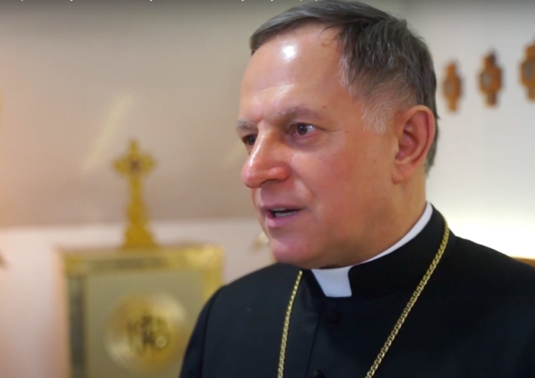 abp Mieczysław Mokrzycki Abp Mokrzycki: prosimy o okruchy spadające z waszych stołów