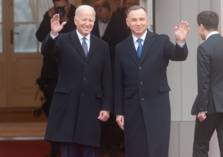 Od lewej: Joe Biden, Andrzej Duda Spotkanie Duda-Biden: prezydent USA wspomniał o rozmowie z Janem Pawłem II