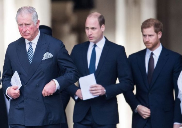 król Karol III, książę William i książę Harry Skandal w Pałacu Buckingham. Książę Harry naprawdę zażądał tego od króla Karola III i księcia Williama