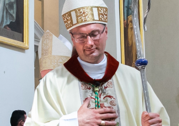 abp Visvaldas Kulbokas MSZ Ukrainy wezwało nuncjusza. W tle słowa papieża
