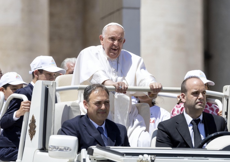 Papież Franciszek Papież upamiętni spotkanie pokojowe z prezydentami Izraela i Palestyny