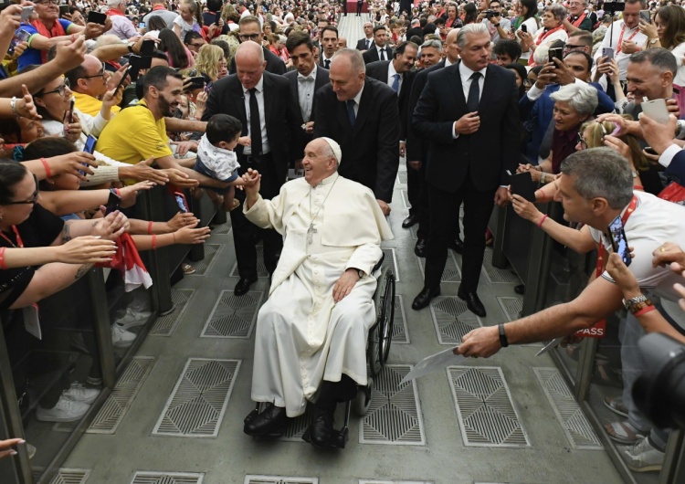 Papież Franciszek Franciszek do dyplomatów: Tylko wtedy, gdy odłożymy na bok obojętność i strach, może rozkwitnąć szacunek