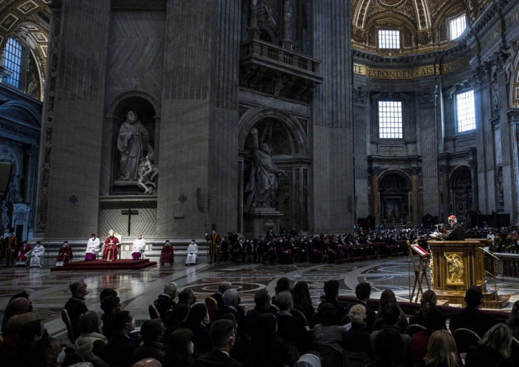 Liturgia Męki Pańskiej w Bazylice św. Piotra. Papież Franciszek, o. kard. Raniero Cantalamessa Liturgia Męki Pańskiej w bazylice św. Piotra: 