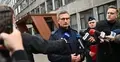 Rzecznik Prasowy Komendanta Stołecznego Policji kom. Jacek Wiśniewski  pod szkołą na mińskiej