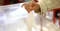 Głosowanie w jednym z lokali wyborczych w Krakowie