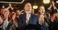Łukasz Gibała cieszący się z wyniku exit poll