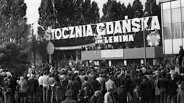 Stocznia Gdańska1980. Tłum przed bramą Nr 2