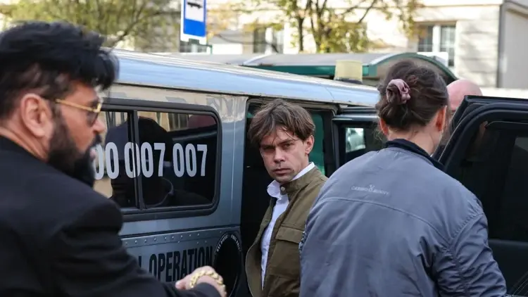 michał kołodziejczak wchodzi do samochodu