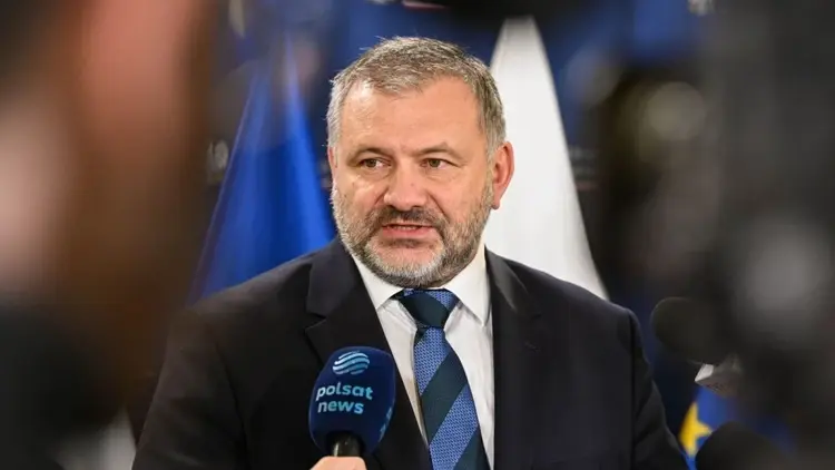 Waldemar Żurek z mikrofonem