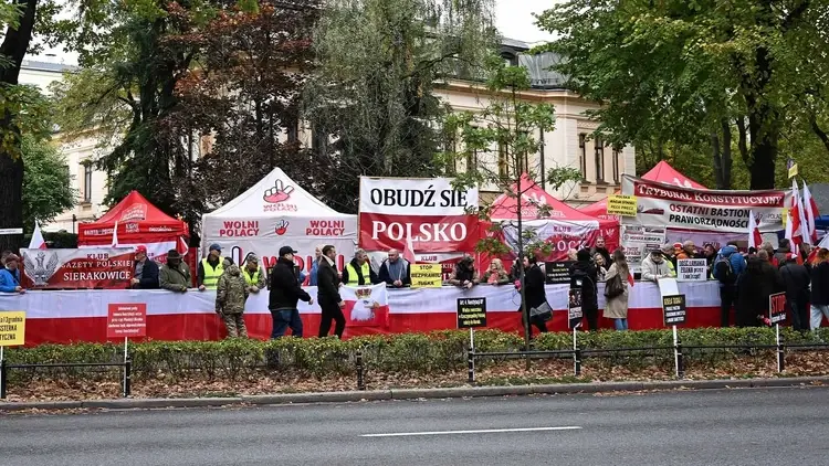 Protest przed siedzibą Trybunału Konstytucyjnego w Warszawie
