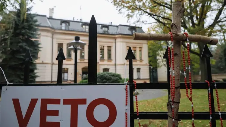 Protest przed siedzibą Trybunału Konstytucyjnego w Warszawie