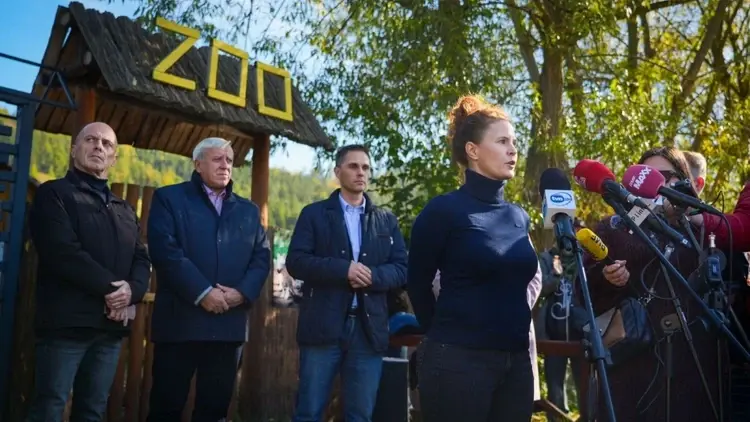 pełnomocnik właściciela zoo Marta Zając-Ossowska na konferencji prasowej