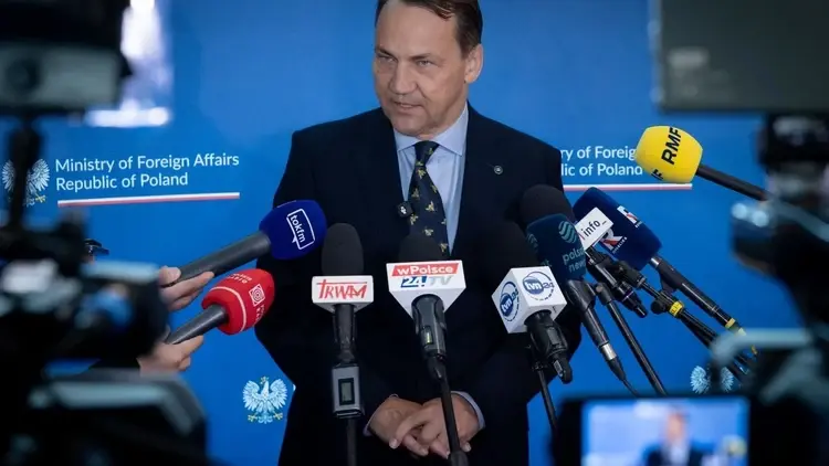 Radosław Sikorski na konferencji prasowej