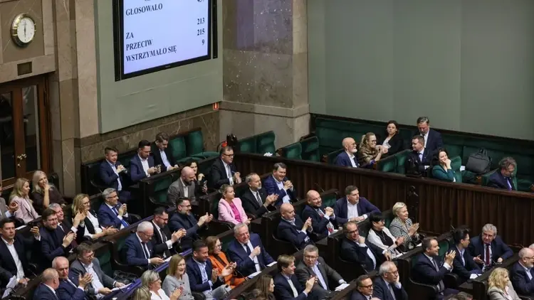 sala sejmowa po głosowaniu o dwukadencyjności