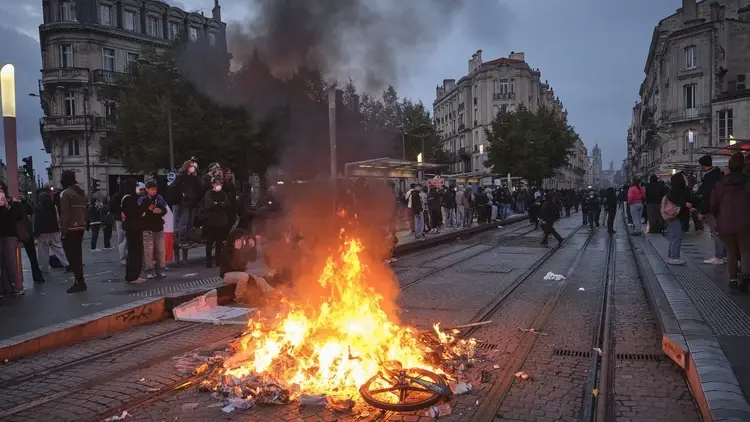 zamieszki we Francji, ogień na ulicach