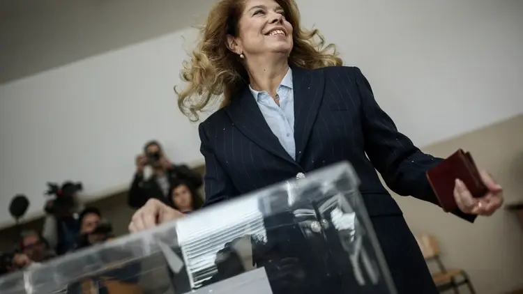 Iliana Jotowa oddaje głos w wyborach prezydenckich