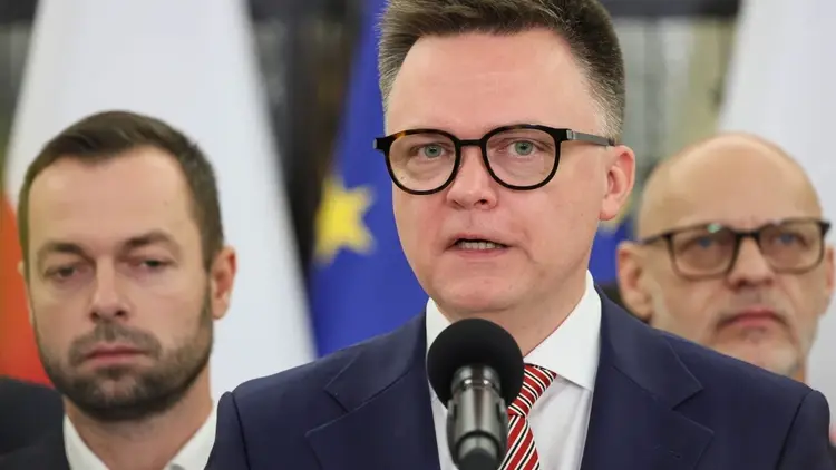 Szymon Hołownia podczas konferencji prasowej