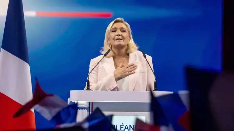 Marine Le Pen przemawia podczas spotkania z wyborcami w Orleanie