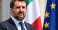 Matteo Salvini na tle flagi włoskiej