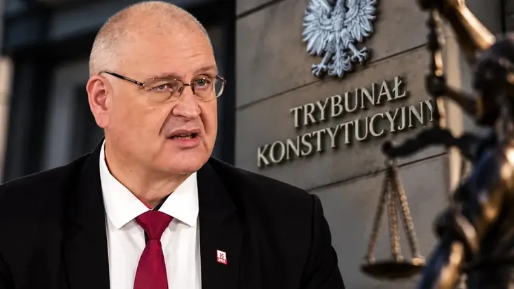 Bogdan Święczkowski na tle trybunału konstytucyjnego