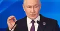 Władimir Putin gestykuluje podczas przemowy
