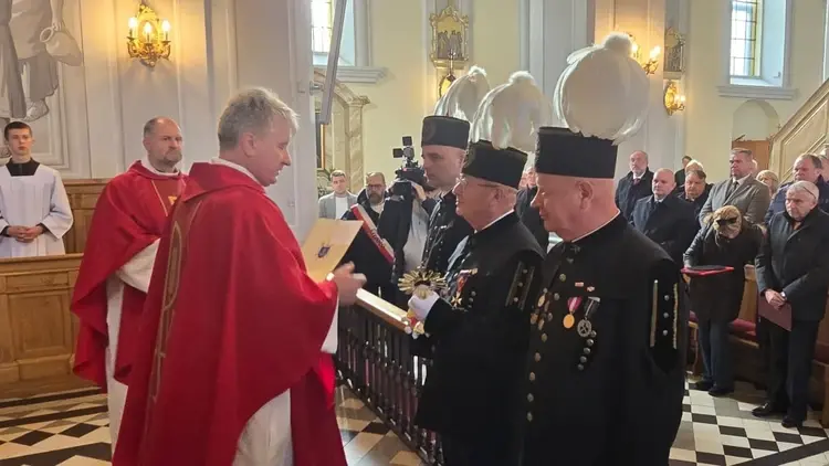 Przekazanie relikwii bł. ks. Jerzego Popiełuszki dla parafii Narodzenia NMP w Jaworznie