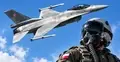 Polski F-16 i pilot myśliwca na tle nieba