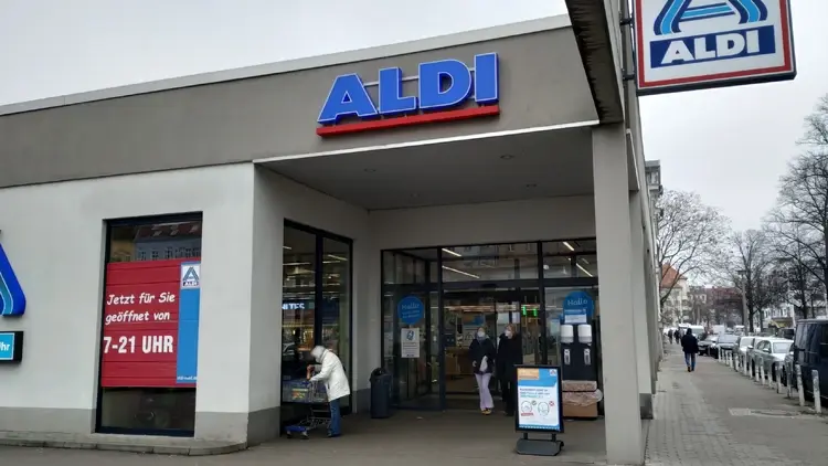 Akcja informacyjna w sklepach Aldi. Pracownicy zapisują się do związku