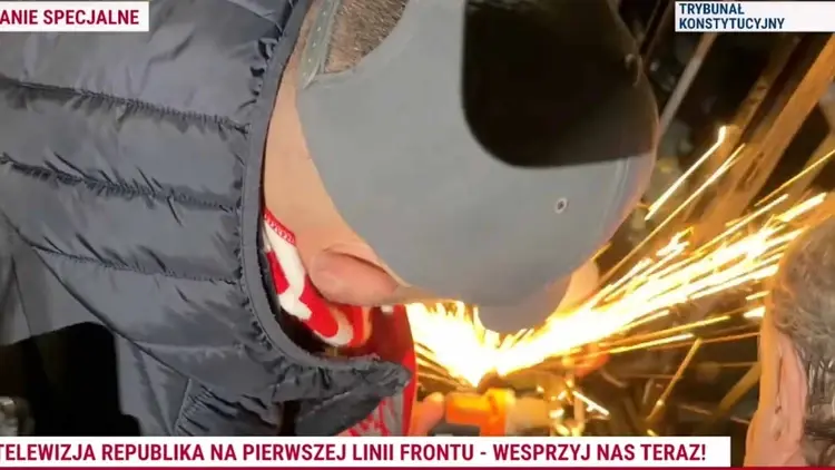Przecięto zabezpieczenie wejścia do Trybunału Konstytucyjnego