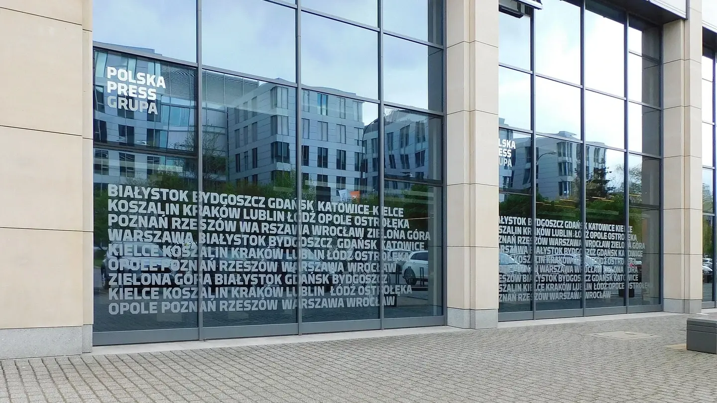 1920px-Polska_press_grupa_miasta_na_witrynie