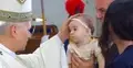 papież w mała dziewczynka 