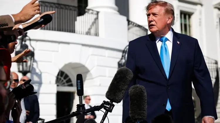 Donald Trump, mikrofon