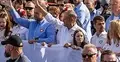 Michał Kołodziejczak i Donald Tusk na Marszu Miliona Serc