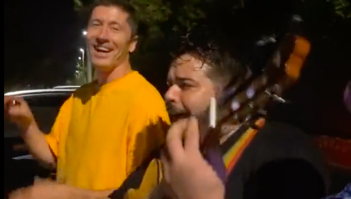 Zaczepili Roberta Lewandowskiego na ulicy, no i się zaczęło. Jest nagranie