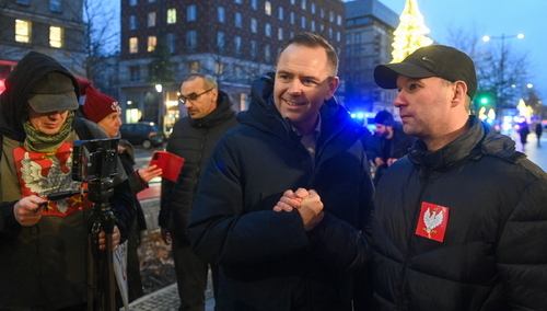 Kandydat Komitetu Obywatelskiego w przyszłorocznych wyborach na prezydenta RP, popierany przez Prawo i Sprawiedliwość,, Karol Nawrocki podczas protestu rolników w Warszawie