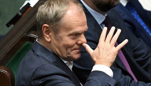 W czasie gdy Paweł Jabłoński wygłaszał przemówienie dot. Mercosur Donald Tusk postanowił... "zagrać mu na nosie"