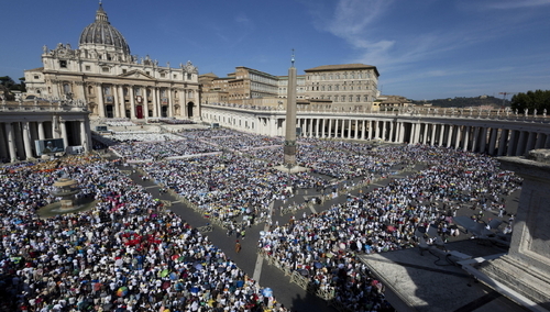Plac św. Piotra, kanonizacja Piergiorgia Frassatiego i Carla Acutisa