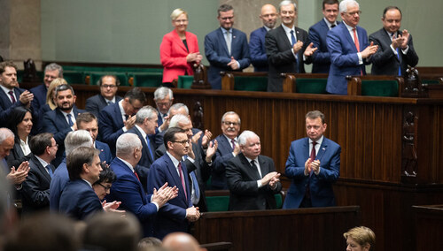 PiS traci, KO zyskuje, a Hołownia ma duży problem [NAJNOWSZY SONDAŻ]