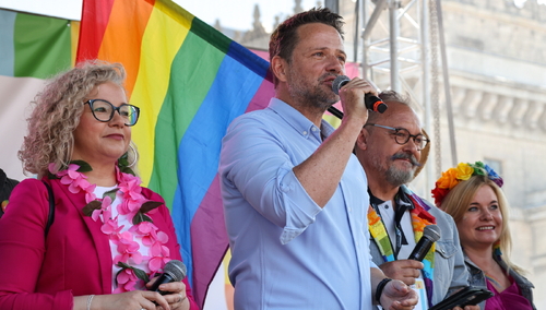 Rafał Trzaskowski na Paradzie Równości w Warszawie