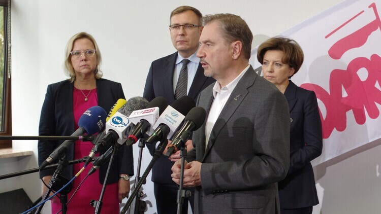 Briefing prasowy z udziałem Piotra Dudy, przewodniczącego Komisji Krajowej i członków rządu