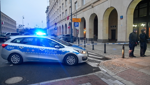 Policja blokuje wejście na plac Piłsudskiego w Warszawie