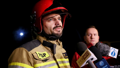 służby prowadzą akcję ratowniczą