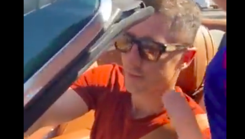 Robert Lewandowski nie wytrzymał. Natarczywi kibice Barcy ruszyli wprost na niego. Jest nagranie [WIDEO]